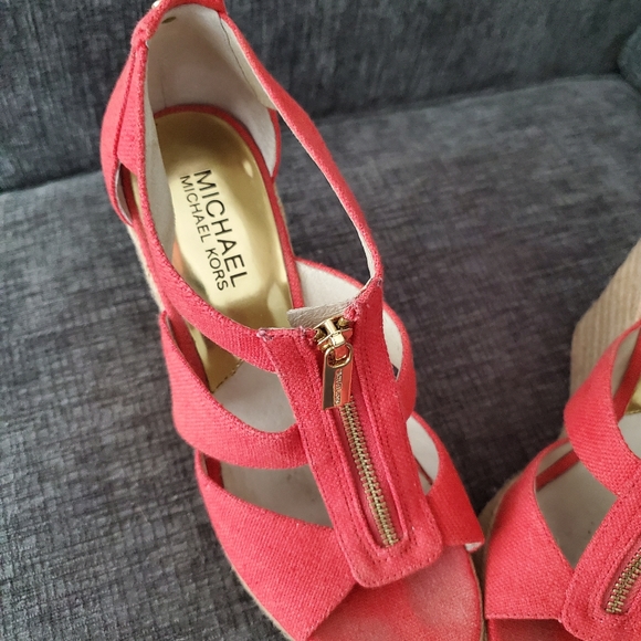 Micheal Kors Wedge Heels Size 7 - Picture 2 of 3